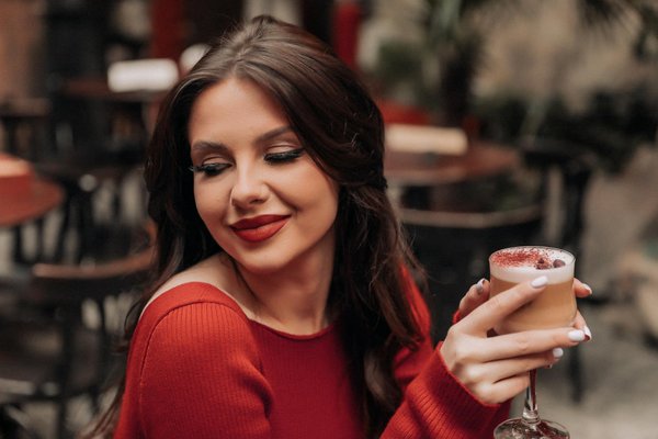 How to Select the Perfect Shawl for a Cool Evening by the UK Coast?