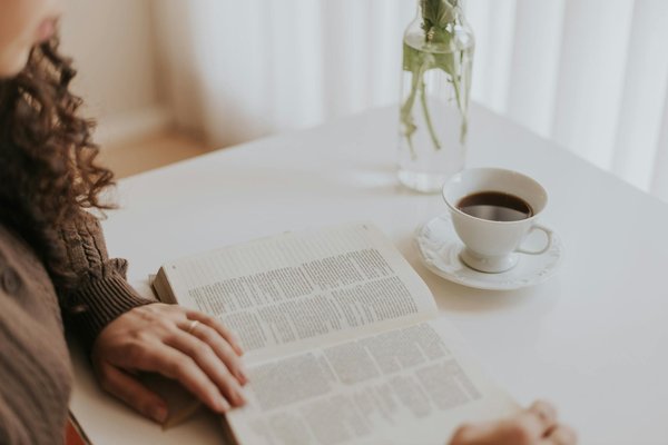 How to Style a Tweed Skirt for a Professional Meeting in Edinburgh?